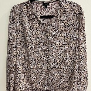⭐️ Ann Taylor Factory Black and Cream Floral Blouse